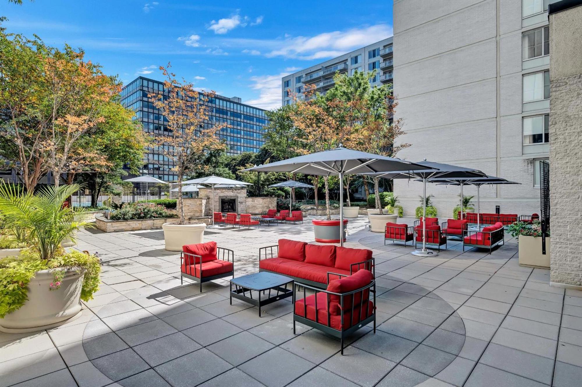 Style & Comfort From Luxurious Condo At Crystal City Arlington Exterior foto