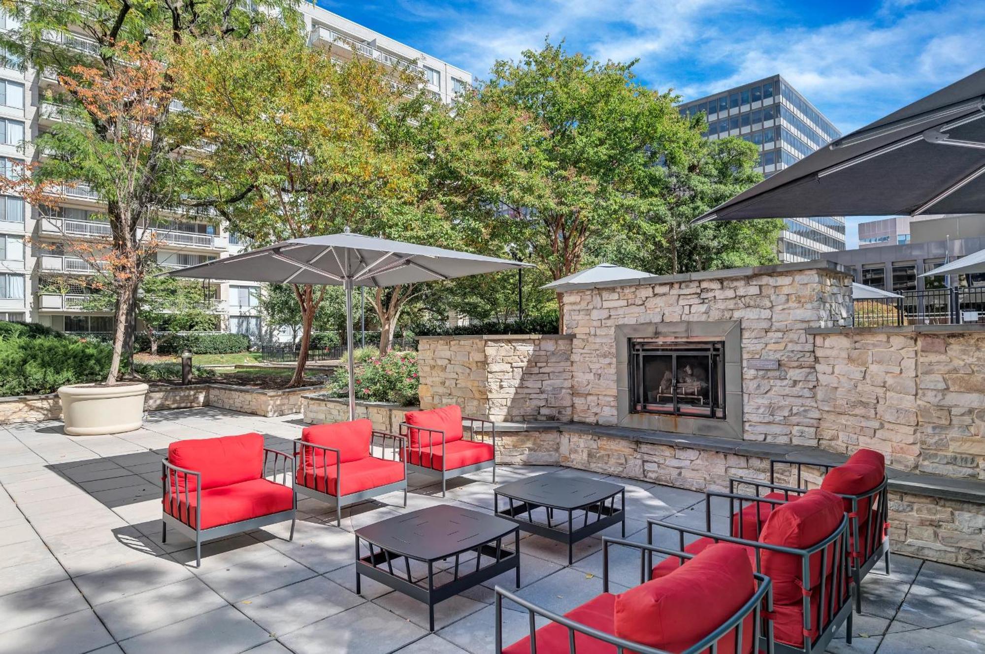 Style & Comfort From Luxurious Condo At Crystal City Arlington Exterior foto