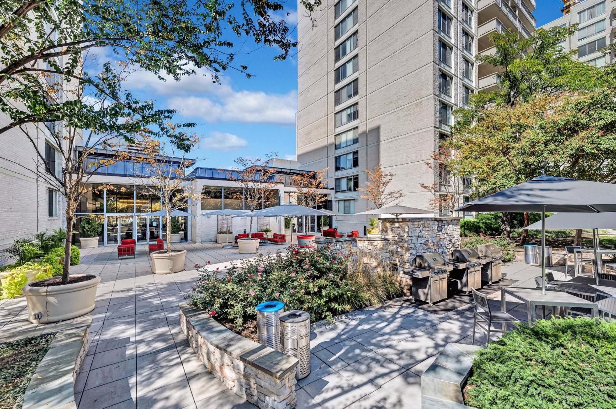 Style & Comfort From Luxurious Condo At Crystal City Arlington Exterior foto